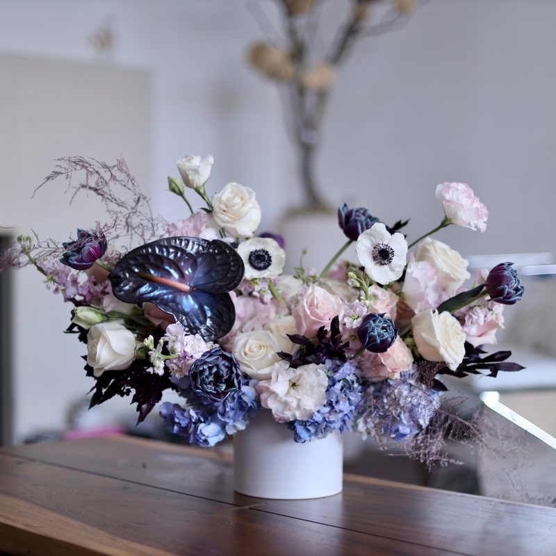 Black anthurium and anemone